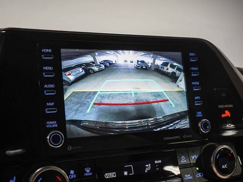 Certified 2020 Toyota Highlander XLE FWD image 27
