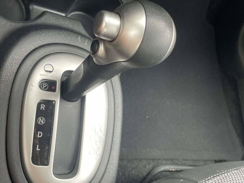 Used 2018 Nissan Versa SV FWD image 20