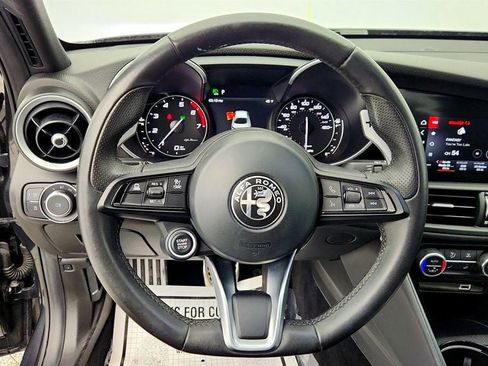 Used 2022 Alfa Romeo Giulia Veloce image 14