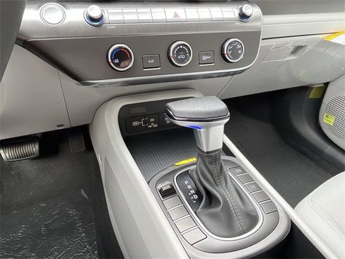 New 2026 Hyundai Kona SE image 11