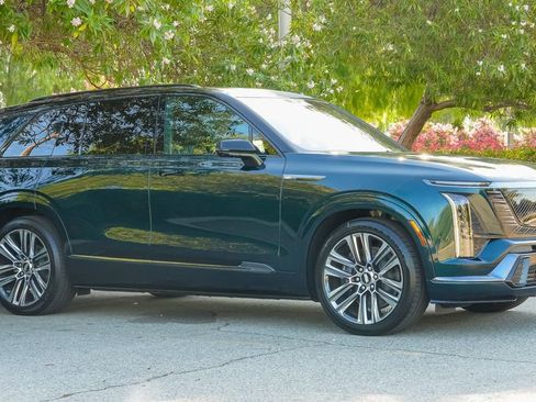 Used 2026 Cadillac Vistiq Platinum image 6