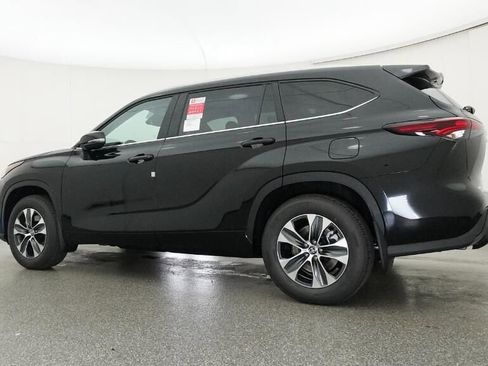 New 2026 Toyota Highlander XLE image 20