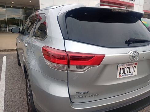 Used 2017 Toyota Highlander XLE AWD/4WD image 7