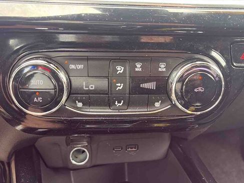 Used 2024 Chevrolet Trax RS FWD image 17
