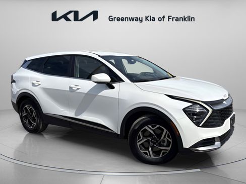 Used 2024 Kia Sportage LX image 1