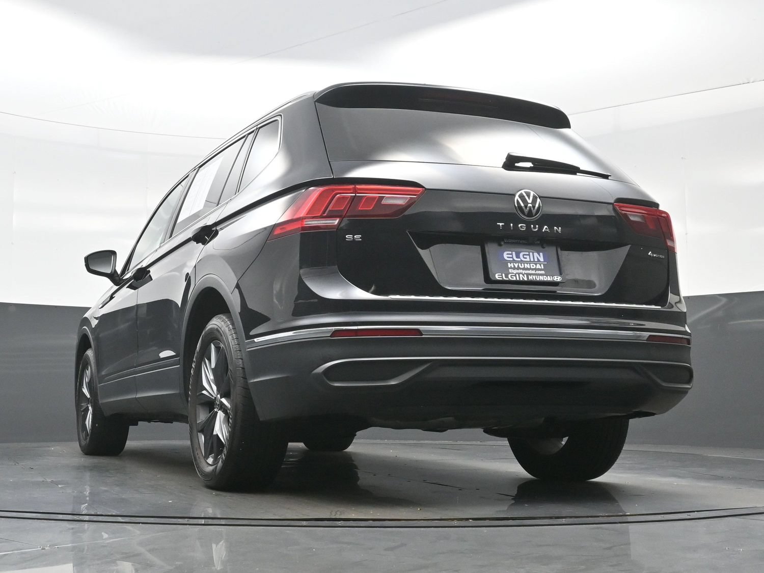 Used 2022 Volkswagen Tiguan SE AWD/4WD image 31