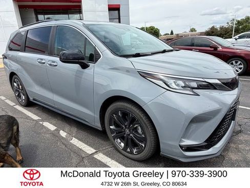 Used 2023 Toyota Sienna XSE FWD image 3