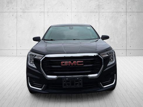 Used 2024 GMC Terrain SLE FWD image 2