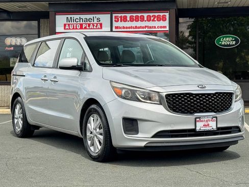 Used 2018 Kia Sedona L FWD image 1