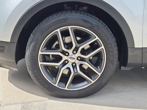 Used 2018 Ford Explorer Sport w/ Equipment Group 401A AWD/4WD image 26