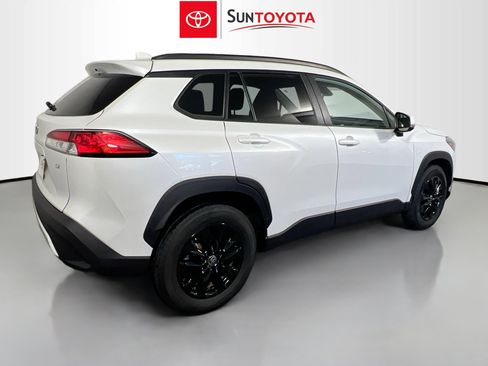 Used 2022 Toyota Corolla Cross LE image 4