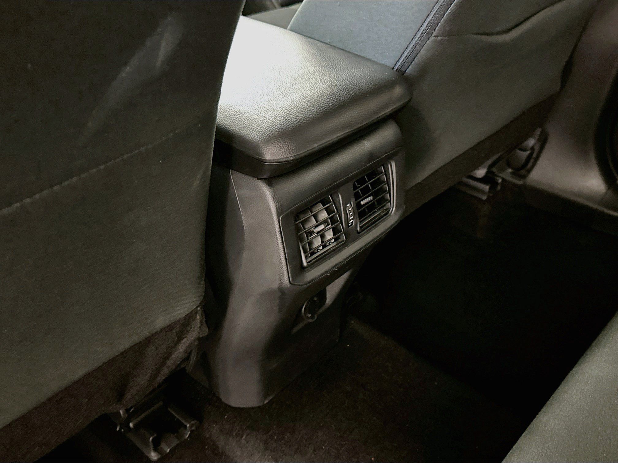 Used 2025 Toyota RAV4 LE AWD/4WD image 28