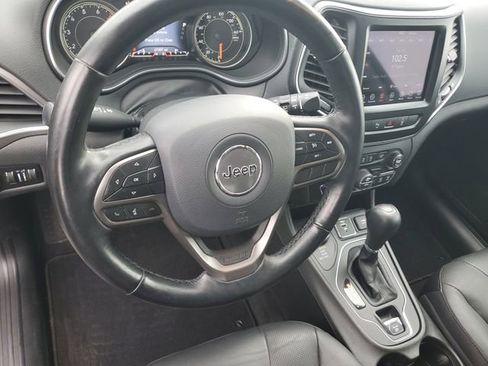 Used 2021 Jeep Cherokee Latitude Lux w/ Comfort/Convenience Group AWD/4WD image 19
