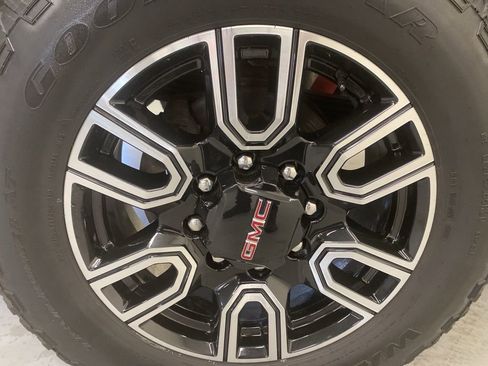 Used 2023 GMC Sierra 2500 AT4 w/ AT4 Premium Plus Package image 25