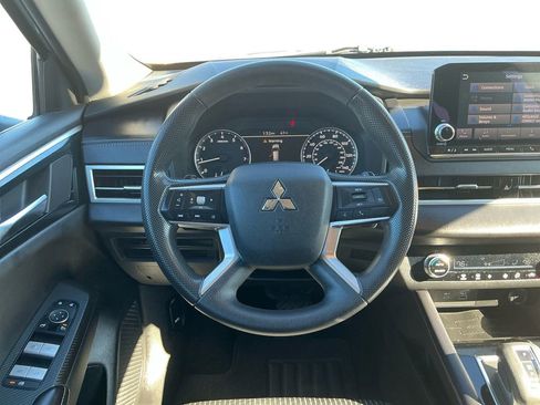 Used 2022 Mitsubishi Outlander ES image 18