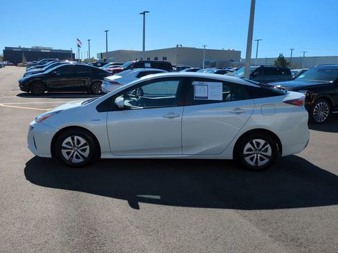 Used 2016 Toyota Prius Four image 8