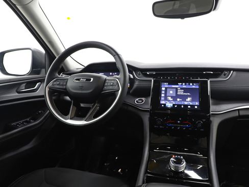 Used 2023 Jeep Grand Cherokee Laredo w/ Luxury Tech Group I image 14