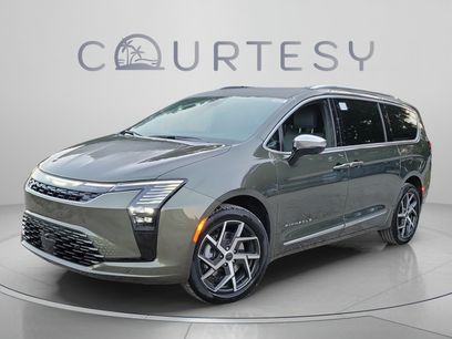 New 2027 Chrysler Pacifica Pinnacle w/ Theater Group