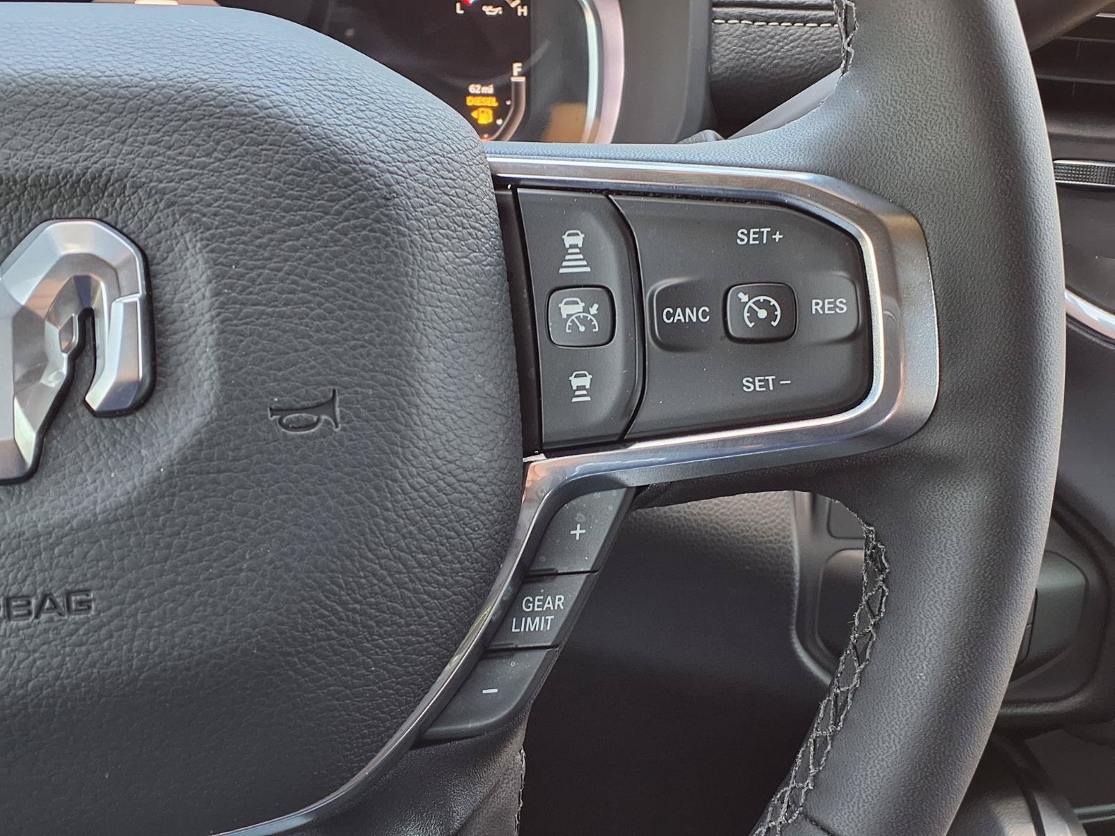 New 2026 RAM 2500 Laramie AWD/4WD image 18
