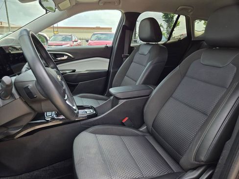 Used 2025 Chevrolet Trax LT w/ LT Convenience Package FWD image 24
