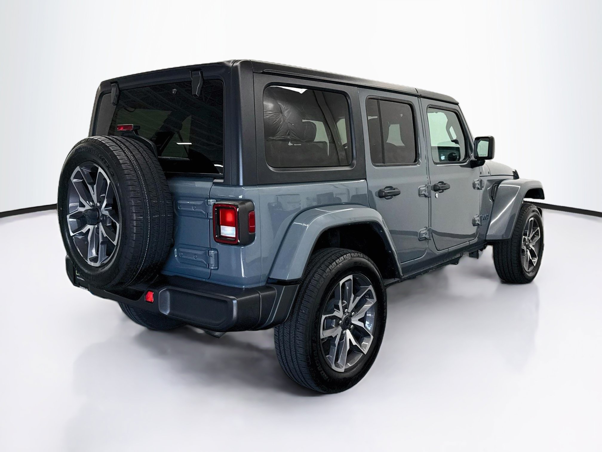 Used 2024 Jeep Wrangler Unlimited AWD/4WD image 9