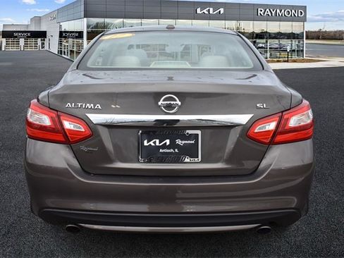 Used 2017 Nissan Altima 2.5 SL w/ Moonroof Package image 4