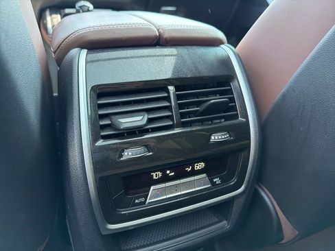 Used 2022 BMW X7 xDrive40i w/ Premium Package AWD/4WD image 41