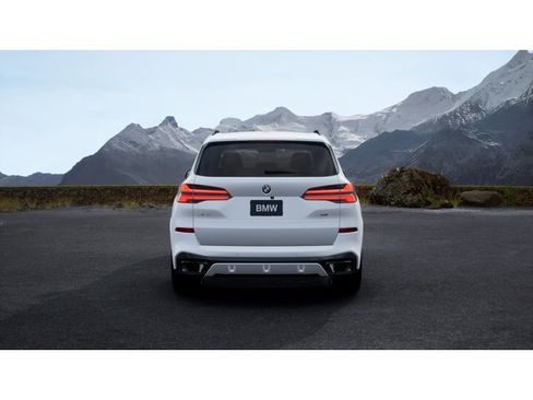 New 2026 BMW X5 sDrive40i image 5