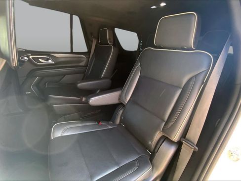 Used 2021 GMC Yukon SLT w/ Rear Media and Nav Package AWD/4WD image 19