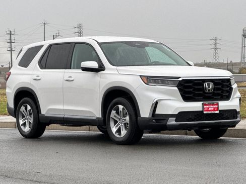 New 2025 Honda Pilot EX-L image 2