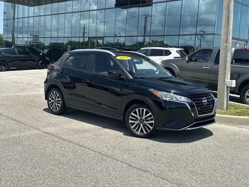 Used 2023 Nissan Kicks SV FWD image 2