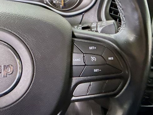 Used 2019 Jeep Cherokee Trailhawk image 21