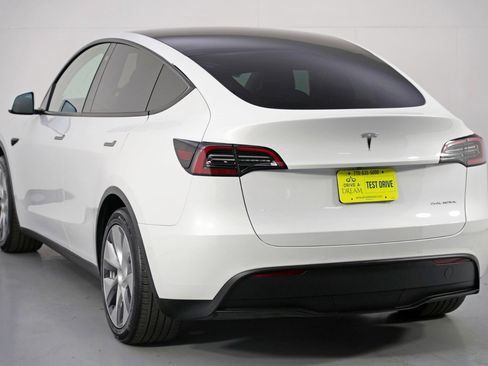 Used 2021 Tesla Model Y Long Range image 50
