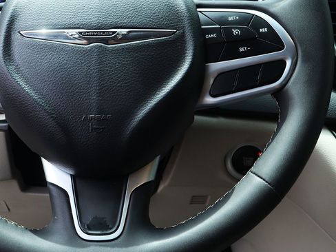 Used 2023 Chrysler Voyager LX image 64