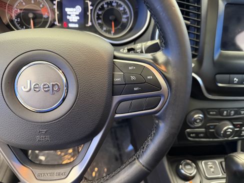 Used 2021 Jeep Cherokee Latitude Plus w/ Sun & Sound Group AWD/4WD image 17