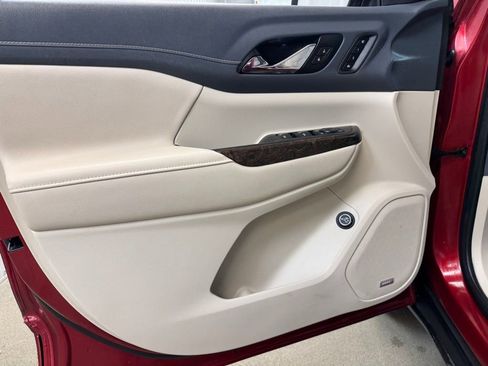 Used 2021 GMC Acadia Denali w/ Denali Technology Package image 8