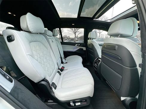 Certified 2024 BMW X7 xDrive40i w/ Premium Package image 30