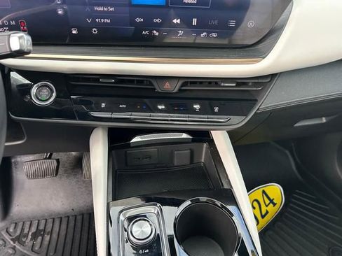 Used 2024 Buick Envision Avenir AWD/4WD image 16