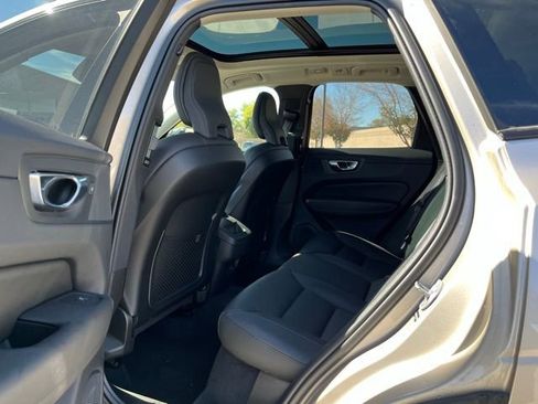 Used 2025 Volvo XC60 B5 Plus image 10