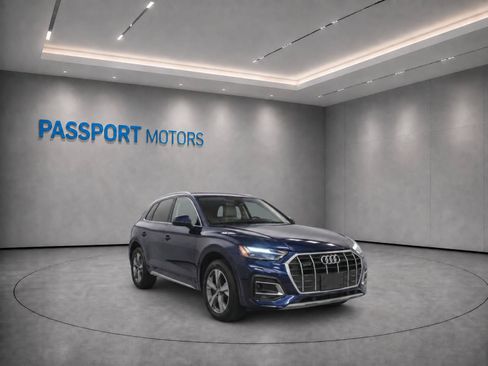 Used 2023 Audi Q5 2.0T Premium w/ Convenience Package AWD/4WD image 2