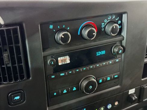 New 2025 Chevrolet Express 3500 Work Van w/ Power Convenience Package image 16