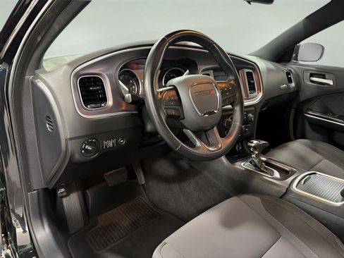 Used 2019 Dodge Charger SXT RWD image 10