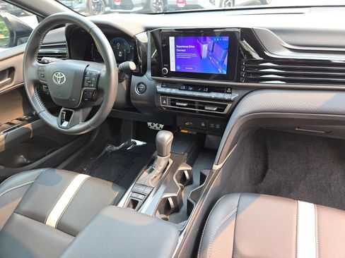 Used 2025 Toyota Camry SE FWD image 10