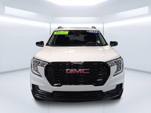 Used 2024 GMC Terrain SLE w/ Driver Convenience Package FWD image 8