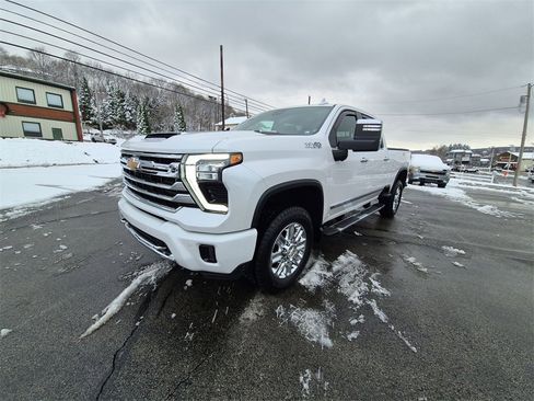 Used 2024 Chevrolet Silverado 2500 High Country w/ High Country Premium Package image 11