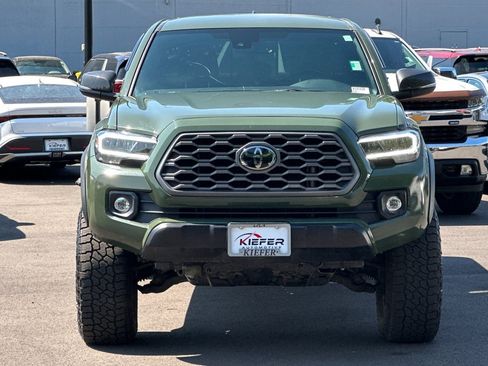 Used 2021 Toyota Tacoma TRD Off-Road w/ Technology Package AWD/4WD image 9