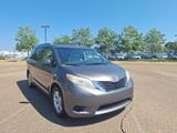 Used 2012 Toyota Sienna LE image 4