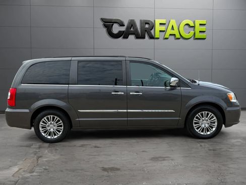Used 2016 Chrysler Town & Country Touring-L w/ Driver Convenience Group FWD image 13
