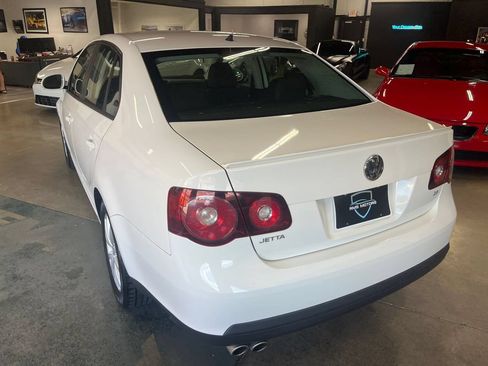Used 2010 Volkswagen Jetta Limited Edition FWD image 9