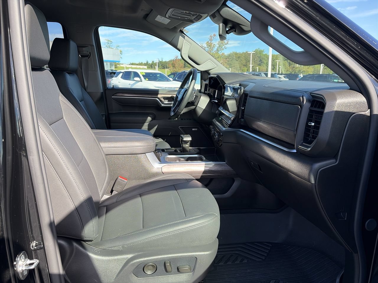 Used 2026 Chevrolet Silverado 1500 LTZ w/ Z71 Off-Road Package AWD/4WD image 15